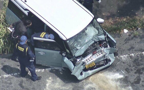 前が潰れた軽自動車