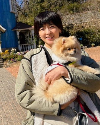 中山忍　愛犬と一緒の画像