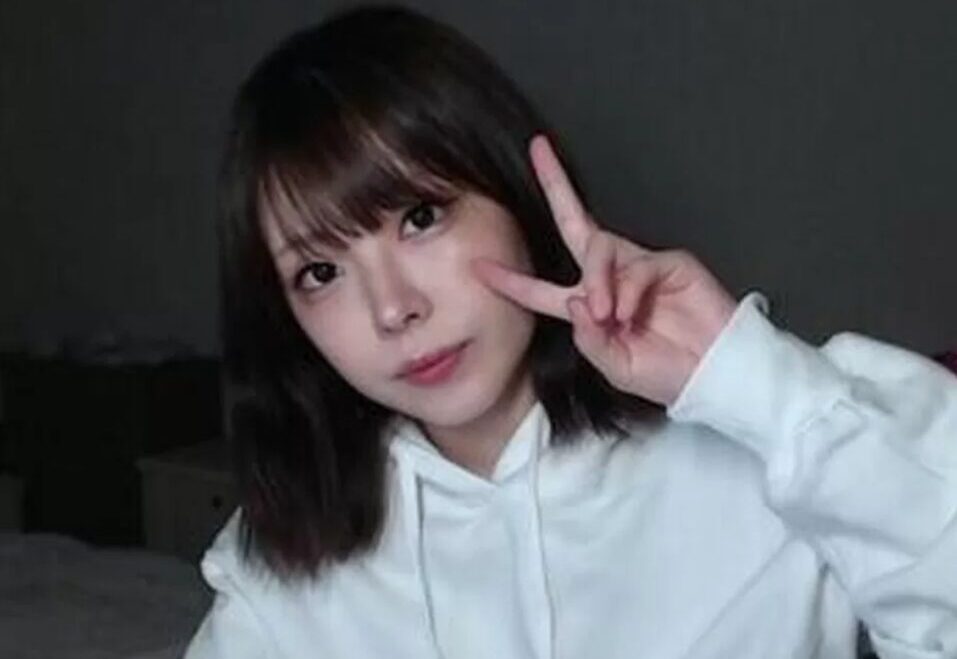 くるさん　ピースサイン