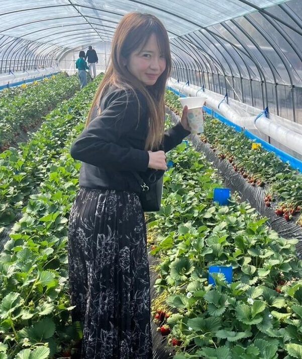佐藤早也伽　いちご狩り