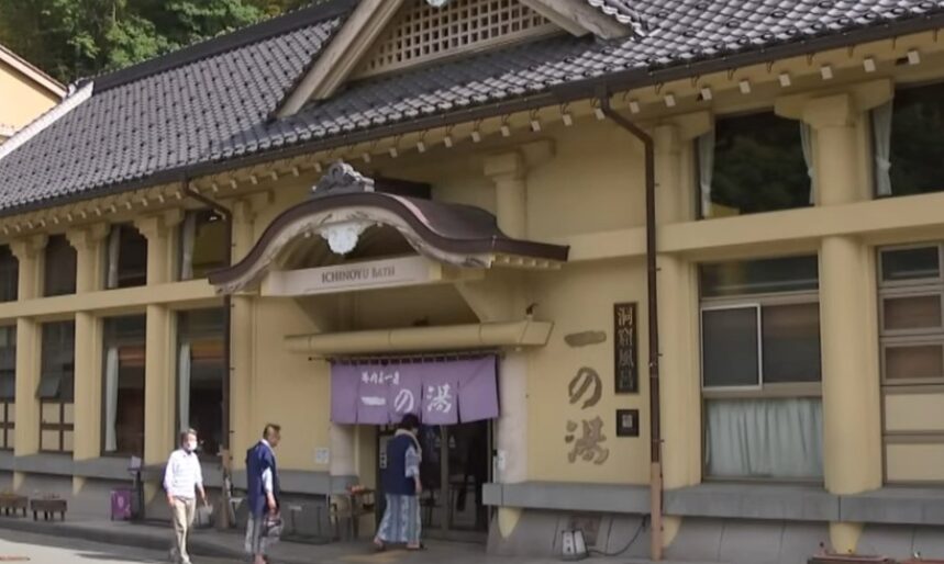 自称ミステリー作家・藤井尚は前科持ち！駅やコンビニで大胆な露出行為！？