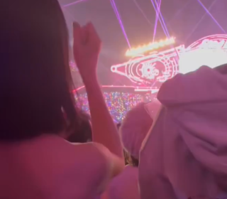 全裸ペンラ女さ