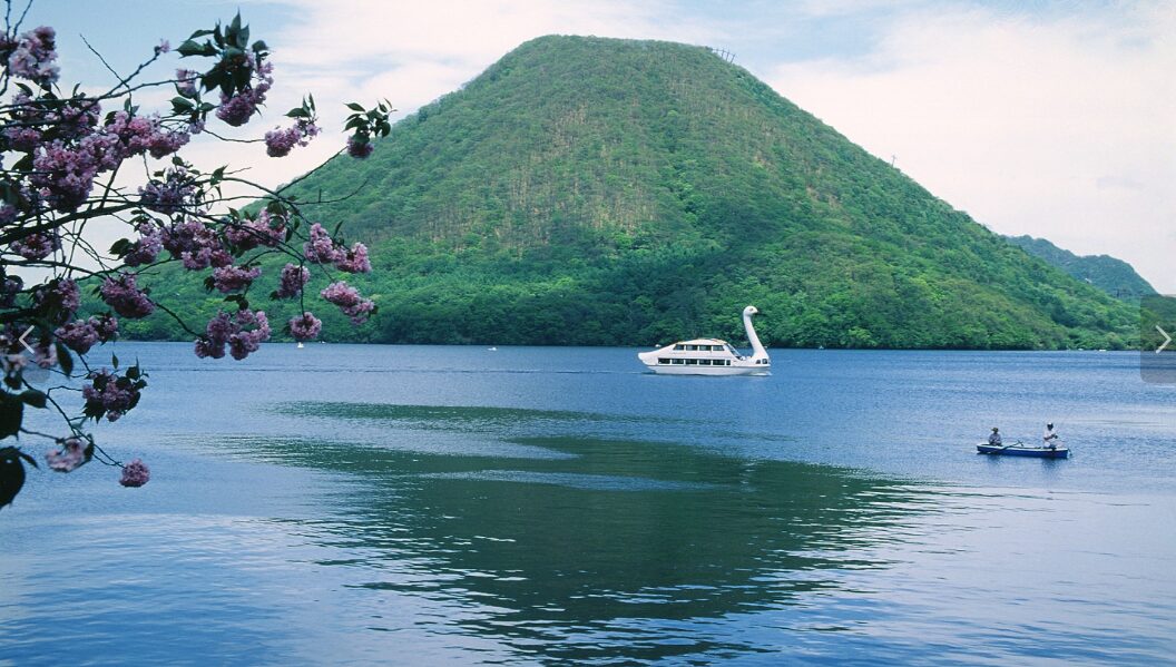群馬県の観光名所・榛名湖（はるなこ）