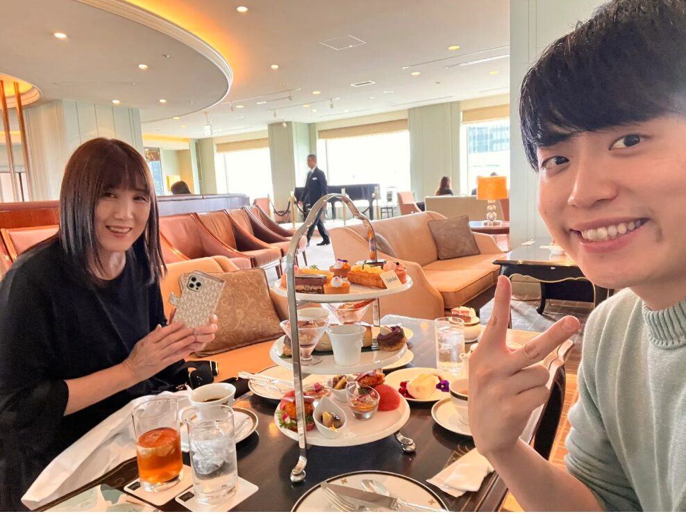 池田直人と母　カフェ